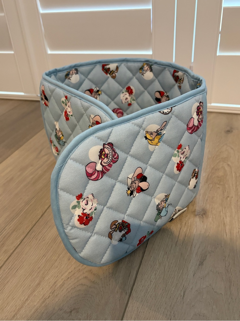 NWOT Cath Kidston X Disney Quilted Alice in Wonderland Double Oven Glove